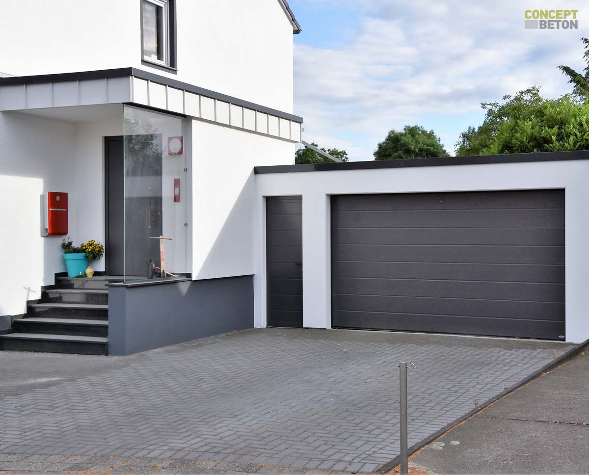 Praktisch und sicher der Garagenzugang vom Haus